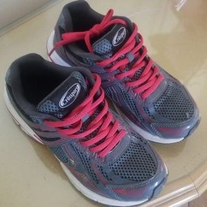 Women tennis shoe size 8